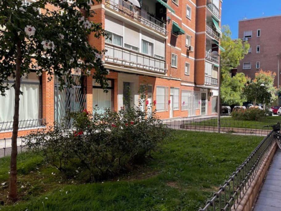 Nuevo Y Confortable En Vista Alegre Appartamento Madrid
